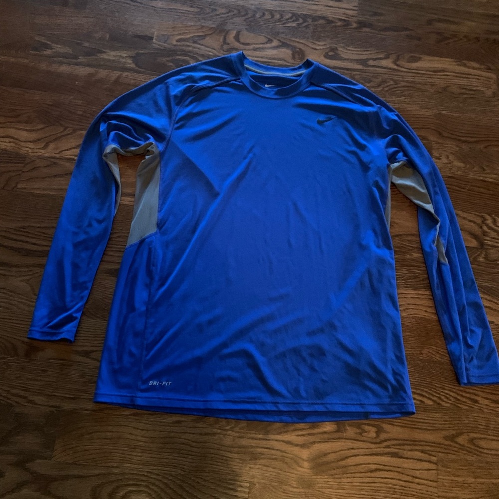 Men’s Nike dry fit shirt